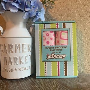 juDanzy 100% Cotton Muslin Swaddles (2)